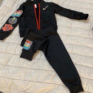 Great size 2T 1-2 yrs Nike Jogging suit